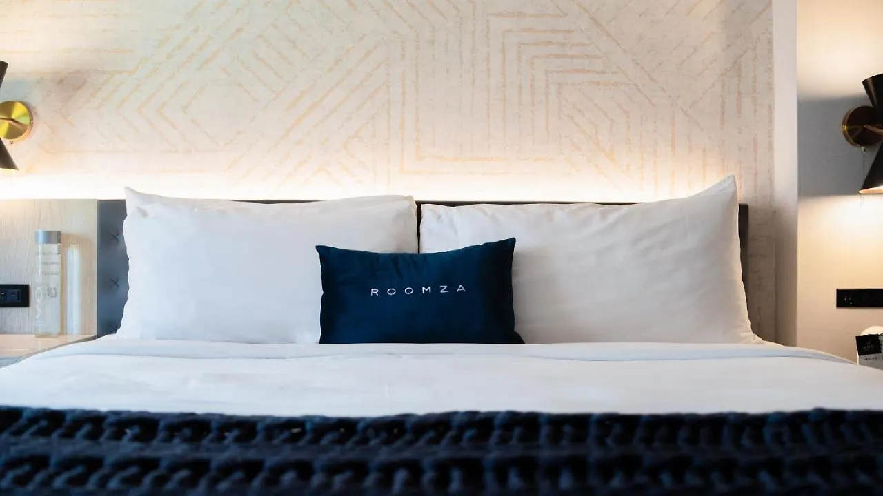 Roomza Times Square At Pestana Cr7 New York