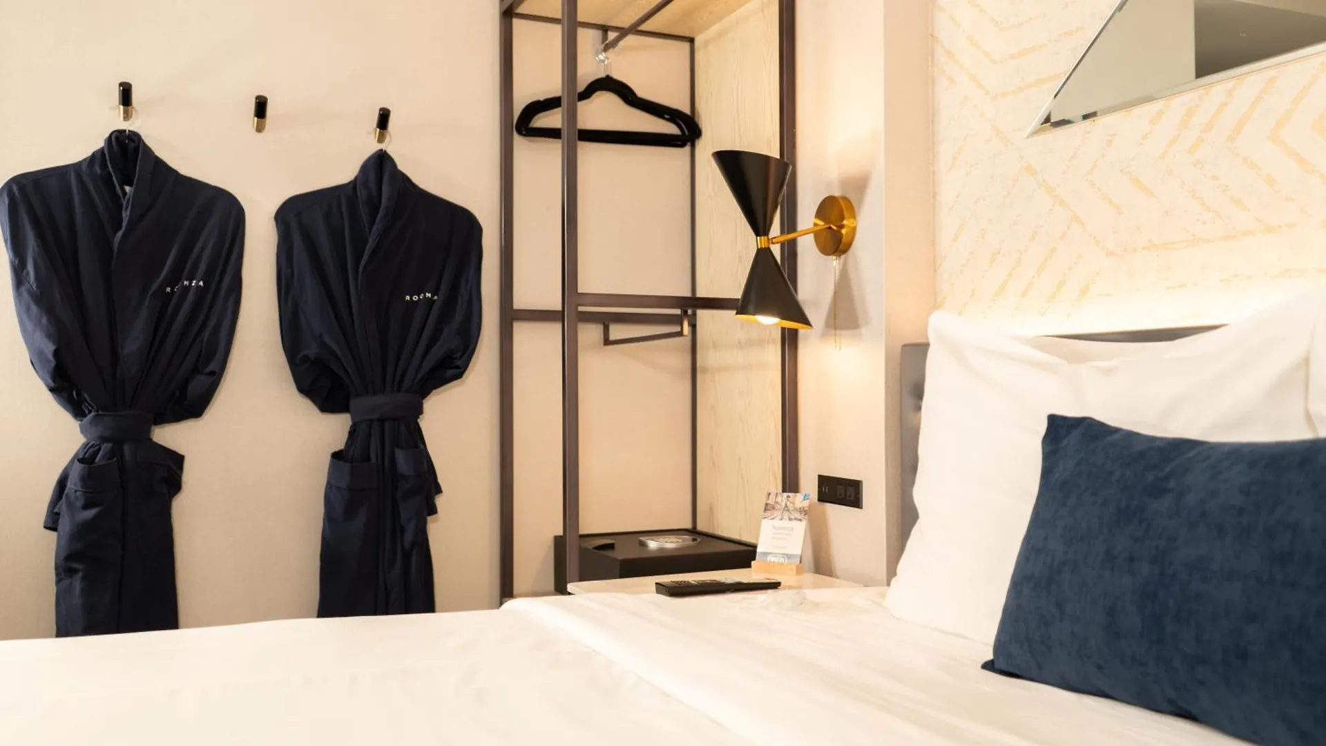 Roomza Times Square At Pestana Cr7 New York Hotel